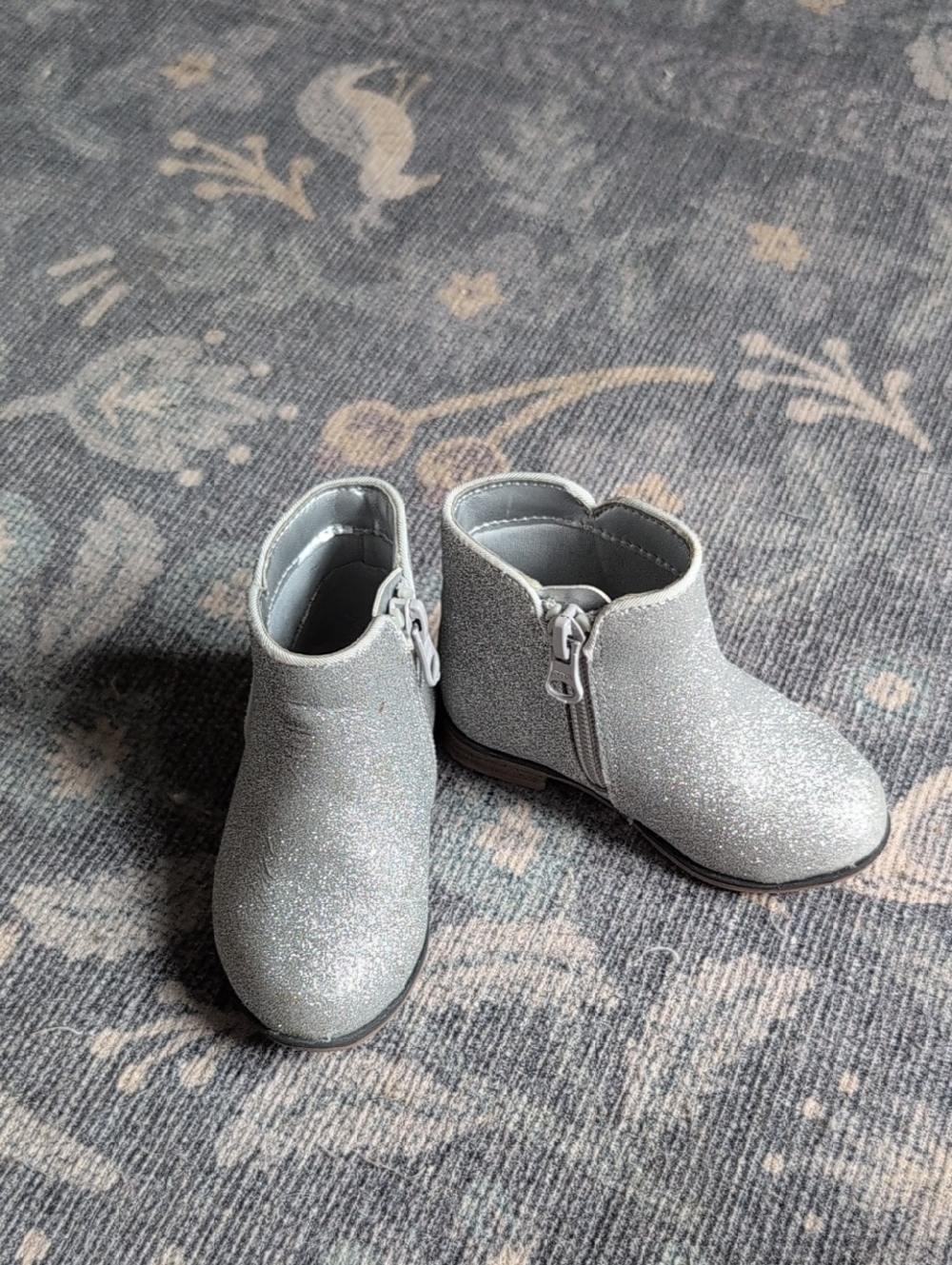 Cat & Jack Kids Girl Silver Glitter Ankle Boots Size 5